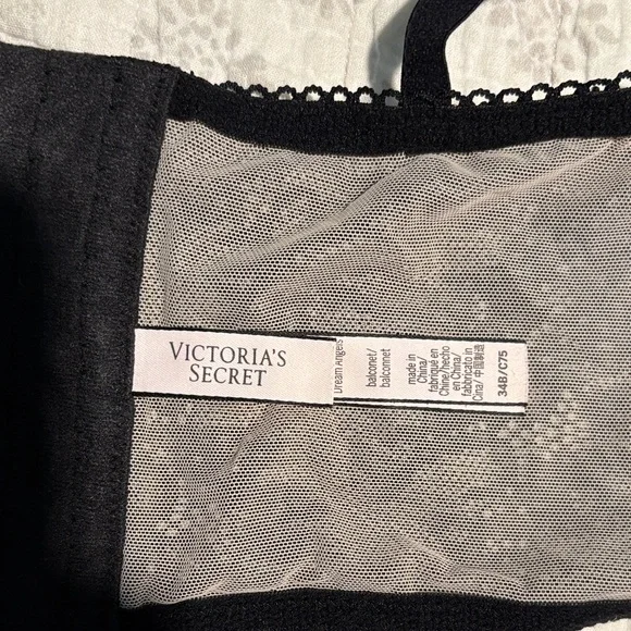 Super cute Victoria's Secret Black Lace corset Underwire Bra - Picture 4 of 4
